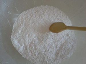 Soda bikarbona, jedilna sol, domače sredstvo za pomivalni stroj