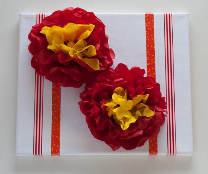 Ideja za darilo – svilene rože na platnu