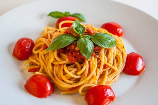 Pašta s šalšo ali špageti s paradižnikovo omako